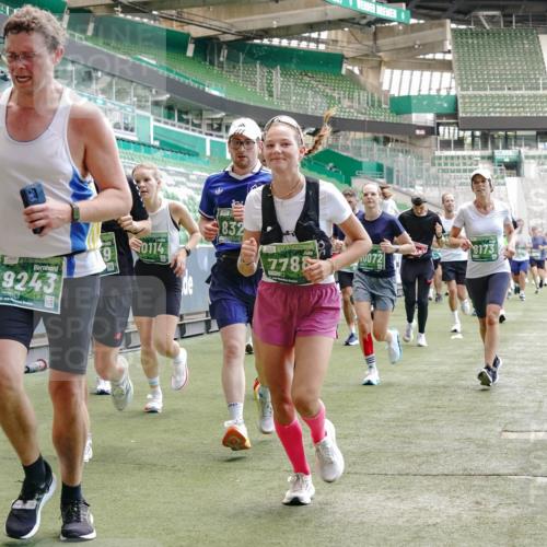 13.09.2026 - 21. swb-Marathon Bremen Michael Burmester http://msf.ph/oto/10460067 13.09.2026 13:12:04 Laufen im Stadion 118, 265, 373, 514, 581, 703, 843, 984, 1113, 1226, 1286, 1334, 1435, 1849, 1851, 1936, 1952, 2005, 2248, 2264, 2281, 2299, 2330, 2333, 2336, 2353, 2375, 2377, 2398, 2426, 2432, 2443, 2478, 2505, 2531, 2589, 2659, 2669, 2673, 2684, 2765, 2784, 2804, 2815, 2822, 2836, 2850, 2860, 2895, 2907, 2963, 2966, 2975, 2976, 3026, 3027, 3079, 3082, 3143, 3155, 3159, 3174, 3207, 3308, 3328, 3349, 3352, 3409, 3434, 3470, 3549, 551 meine-sportfotos.de