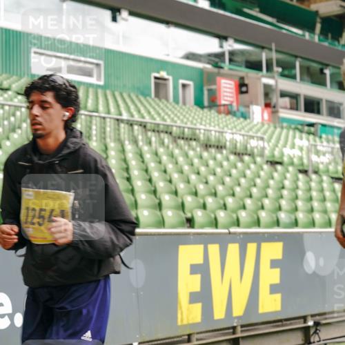 13.09.2026 - 21. swb-Marathon Bremen Michael Burmester http://msf.ph/oto/10460077 13.09.2026 10:34:08 Laufen im Stadion 10018, 10067, 10078, 10147, 10166, 10177, 10184, 10185, 10203, 10211, 10236, 10240, 10254, 10297, 10300, 10355, 10356, 10367, 10368, 10369, 10374, 10379, 10383, 10394, 10408, 10415, 10423, 10428, 10460, 10485, 10494, 10530, 10550, 10559, 10578, 10604, 10639, 10668, 10669, 10673, 10677, 10687, 10691, 10699, 10700, 10728, 10745, 10749, 10750, 10772, 10787, 10788, 10794, 10809, 10828, 10857, 10914, 10928, 11126, 11162, 11343, 11803, 11965, 10146, 10222 meine-sportfotos.de