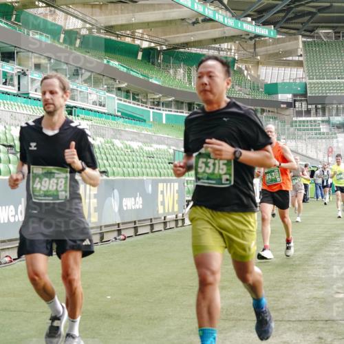 13.09.2026 - 21. swb-Marathon Bremen Michael Burmester http://msf.ph/oto/10460371 13.09.2026 12:54:53 Laufen im Stadion 161, 189, 201, 205, 313, 376, 385, 388, 461, 472, 481, 495, 560, 615, 616, 666, 675, 696, 740, 816, 827, 913, 1053, 1058, 1076, 1197, 1207, 1390, 1419, 1468, 1551, 1599, 1631, 1645, 1658, 1707, 1814, 2055, 2125, 2234, 2251, 2280, 2319, 2362, 2383, 2390, 2454, 2474, 2499, 2623, 2701, 2733, 2801, 2824, 2870, 2882, 2913, 2922, 2962, 2971, 3012, 3054, 3057, 3134, 3175, 3192, 3206, 3241, 3246, 3346, 3356, 3357, 3413, 3706, 3716, 3836, 4137, 5277, 5430, 5530, 6106, 2498, 3085 meine-sportfotos.de