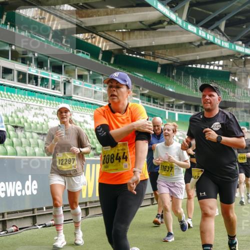 13.09.2026 - 21. swb-Marathon Bremen Michael Burmester http://msf.ph/oto/10460529 13.09.2026 10:34:16 Laufen im Stadion 10018, 10067, 10078, 10147, 10157, 10166, 10177, 10184, 10185, 10211, 10236, 10240, 10254, 10297, 10300, 10355, 10356, 10367, 10368, 10369, 10374, 10379, 10383, 10394, 10408, 10415, 10423, 10428, 10460, 10485, 10494, 10530, 10559, 10578, 10604, 10639, 10668, 10669, 10673, 10677, 10687, 10691, 10699, 10700, 10728, 10745, 10749, 10750, 10772, 10787, 10788, 10794, 10809, 10828, 10857, 10914, 10928, 11126, 11162, 11343, 11803, 11965, 10146, 10222 meine-sportfotos.de