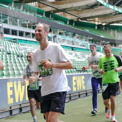 13.09.2026 - 21. swb-Marathon Bremen Michael Burmester http://msf.ph/oto/10460571 13.09.2026 13:12:11 Laufen im Stadion 118, 183, 265, 373, 514, 703, 843, 933, 984, 1113, 1226, 1286, 1334, 1435, 1849, 1851, 1936, 1952, 2005, 2248, 2264, 2281, 2299, 2330, 2336, 2353, 2375, 2377, 2398, 2426, 2443, 2478, 2505, 2531, 2589, 2659, 2669, 2673, 2684, 2765, 2784, 2804, 2815, 2822, 2836, 2850, 2860, 2895, 2907, 2963, 2966, 2975, 2976, 3026, 3027, 3079, 3082, 3143, 3155, 3159, 3174, 3207, 3293, 3308, 3328, 3349, 3352, 3409, 3434, 3549, 551 meine-sportfotos.de