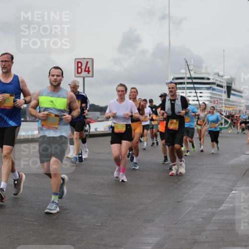 13.09.2026 - Kiel Lauf Andreas Tolksdorf http://msf.ph/oto/10460766 13.09.2026 12:01:29 Kiellinie 4, 1, 33, 12733, 12537, 3 meine-sportfotos.de
