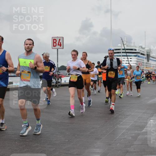 13.09.2026 - Kiel Lauf Andreas Tolksdorf http://msf.ph/oto/10460774 13.09.2026 12:01:29 Kiellinie 38, 425, 9346, 4, 12733, 12537, 3 meine-sportfotos.de