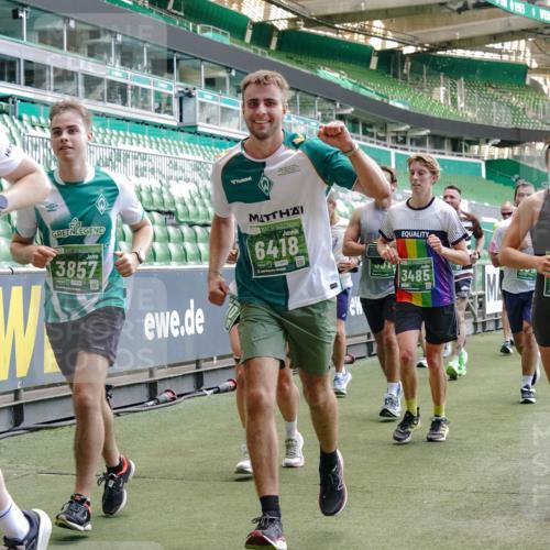 13.09.2026 - 21. swb-Marathon Bremen Michael Burmester http://msf.ph/oto/10460828 13.09.2026 13:12:14 Laufen im Stadion 118, 183, 265, 514, 695, 703, 843, 933, 984, 1113, 1226, 1286, 1334, 1435, 1849, 1851, 1936, 1952, 2005, 2248, 2264, 2281, 2299, 2330, 2336, 2353, 2375, 2377, 2398, 2426, 2443, 2461, 2478, 2505, 2531, 2589, 2659, 2669, 2673, 2684, 2765, 2784, 2792, 2804, 2815, 2822, 2836, 2850, 2860, 2895, 2907, 2963, 2966, 2975, 2976, 3026, 3027, 3079, 3082, 3143, 3155, 3159, 3207, 3293, 3308, 3328, 3349, 3352, 3409, 3434, 3549, 551 meine-sportfotos.de