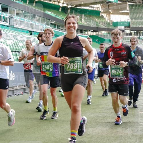 13.09.2026 - 21. swb-Marathon Bremen Michael Burmester http://msf.ph/oto/10460878 13.09.2026 13:12:15 Laufen im Stadion 118, 183, 265, 514, 695, 703, 843, 933, 984, 1113, 1226, 1286, 1334, 1435, 1849, 1851, 1936, 1952, 2005, 2248, 2264, 2281, 2299, 2330, 2336, 2353, 2375, 2377, 2398, 2426, 2443, 2461, 2478, 2505, 2531, 2589, 2659, 2669, 2673, 2684, 2765, 2792, 2804, 2815, 2822, 2836, 2850, 2860, 2895, 2907, 2963, 2966, 2975, 2976, 3026, 3027, 3079, 3082, 3143, 3155, 3159, 3293, 3308, 3328, 3349, 3352, 3409, 3434, 3549, 551 meine-sportfotos.de