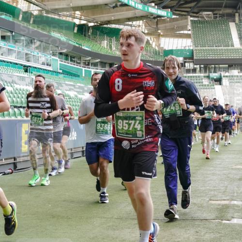 13.09.2026 - 21. swb-Marathon Bremen Michael Burmester http://msf.ph/oto/10460985 13.09.2026 13:12:15 Laufen im Stadion 118, 183, 265, 514, 695, 703, 843, 933, 984, 1113, 1226, 1286, 1334, 1435, 1849, 1851, 1936, 1952, 2005, 2248, 2264, 2281, 2299, 2330, 2336, 2353, 2375, 2377, 2398, 2426, 2443, 2461, 2478, 2505, 2531, 2589, 2659, 2669, 2673, 2684, 2765, 2792, 2804, 2815, 2822, 2836, 2850, 2860, 2895, 2907, 2963, 2966, 2975, 2976, 3026, 3027, 3079, 3082, 3143, 3155, 3159, 3293, 3308, 3328, 3349, 3352, 3409, 3434, 3549, 551 meine-sportfotos.de