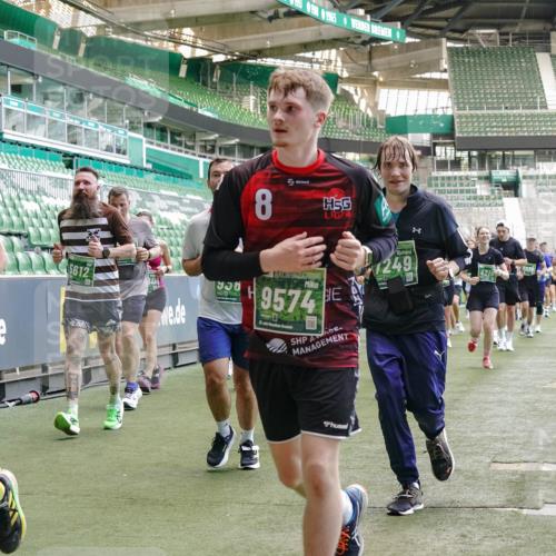 13.09.2026 - 21. swb-Marathon Bremen Michael Burmester http://msf.ph/oto/10461018 13.09.2026 13:12:16 Laufen im Stadion 118, 183, 265, 514, 695, 702, 703, 843, 933, 984, 1113, 1226, 1286, 1334, 1435, 1849, 1851, 1936, 1952, 2005, 2248, 2264, 2281, 2299, 2330, 2336, 2353, 2375, 2377, 2398, 2426, 2443, 2461, 2478, 2505, 2531, 2589, 2659, 2669, 2673, 2684, 2765, 2792, 2804, 2815, 2822, 2836, 2850, 2860, 2895, 2907, 2963, 2966, 2975, 2976, 3026, 3027, 3079, 3082, 3143, 3155, 3159, 3293, 3308, 3328, 3349, 3352, 3409, 3434, 3549, 551 meine-sportfotos.de