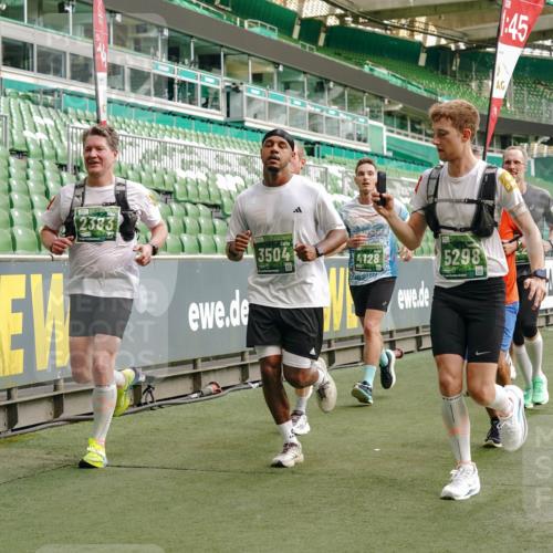 13.09.2026 - 21. swb-Marathon Bremen Michael Burmester http://msf.ph/oto/10461079 13.09.2026 12:55:06 Laufen im Stadion 161, 189, 201, 205, 385, 388, 411, 461, 472, 481, 495, 655, 666, 675, 816, 827, 854, 913, 1053, 1058, 1076, 1197, 1390, 1419, 1468, 1537, 1551, 1599, 1631, 1645, 1658, 2055, 2122, 2125, 2234, 2251, 2319, 2383, 2390, 2474, 2499, 2604, 2623, 2701, 2733, 2801, 2824, 2870, 2882, 2913, 2922, 2962, 2971, 3012, 3054, 3057, 3134, 3175, 3192, 3206, 3241, 3246, 3346, 3356, 3357, 3413, 3706, 3716, 3836, 4135, 4137, 4413, 4733, 5277, 5430, 5530, 6106, 2498, 3085 meine-sportfotos.de