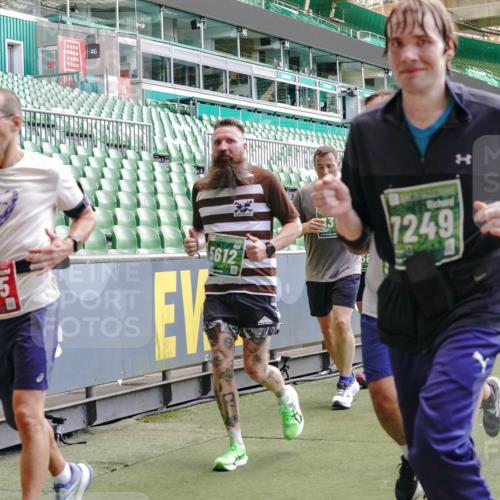 13.09.2026 - 21. swb-Marathon Bremen Michael Burmester http://msf.ph/oto/10461088 13.09.2026 13:12:17 Laufen im Stadion 118, 183, 265, 514, 695, 702, 703, 843, 933, 984, 1113, 1226, 1286, 1334, 1435, 1849, 1851, 1936, 1952, 2005, 2248, 2264, 2281, 2299, 2330, 2336, 2353, 2375, 2377, 2398, 2426, 2443, 2461, 2478, 2505, 2531, 2589, 2659, 2669, 2673, 2684, 2765, 2792, 2804, 2815, 2822, 2836, 2850, 2860, 2895, 2907, 2963, 2966, 2975, 2976, 3027, 3079, 3082, 3143, 3155, 3159, 3293, 3308, 3328, 3349, 3352, 3409, 3434, 3549, 551 meine-sportfotos.de