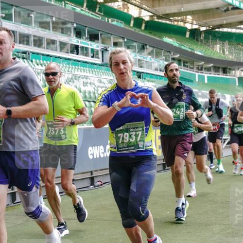 13.09.2026 - 21. swb-Marathon Bremen Michael Burmester http://msf.ph/oto/10461233 13.09.2026 13:12:19 Laufen im Stadion 118, 183, 265, 349, 514, 695, 702, 703, 843, 933, 984, 1113, 1226, 1286, 1334, 1435, 1849, 1851, 1936, 1952, 2005, 2248, 2264, 2281, 2299, 2330, 2336, 2353, 2375, 2377, 2398, 2426, 2443, 2461, 2478, 2505, 2531, 2589, 2659, 2669, 2673, 2684, 2765, 2792, 2804, 2815, 2822, 2836, 2850, 2860, 2884, 2895, 2907, 2963, 2966, 2975, 2976, 3027, 3079, 3082, 3143, 3155, 3159, 3293, 3308, 3328, 3349, 3352, 3409, 3434, 3549, 551 meine-sportfotos.de