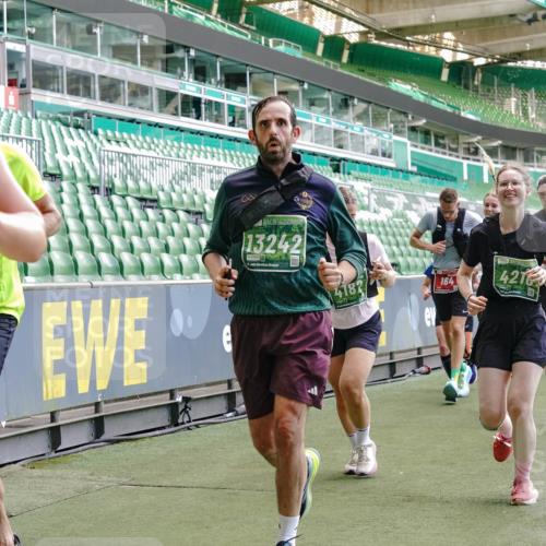 13.09.2026 - 21. swb-Marathon Bremen Michael Burmester http://msf.ph/oto/10461338 13.09.2026 13:12:20 Laufen im Stadion 118, 183, 265, 349, 514, 695, 702, 703, 843, 933, 984, 1113, 1226, 1286, 1334, 1435, 1849, 1851, 1936, 1952, 2005, 2248, 2264, 2281, 2299, 2330, 2336, 2353, 2375, 2377, 2398, 2426, 2443, 2461, 2478, 2505, 2531, 2589, 2659, 2669, 2673, 2684, 2765, 2792, 2804, 2815, 2822, 2836, 2850, 2860, 2884, 2895, 2907, 2963, 2966, 2975, 2976, 3027, 3079, 3082, 3143, 3155, 3159, 3293, 3308, 3328, 3349, 3352, 3409, 3434, 3549, 551 meine-sportfotos.de