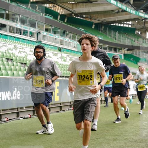 13.09.2026 - 21. swb-Marathon Bremen Michael Burmester http://msf.ph/oto/10461374 13.09.2026 10:34:27 Laufen im Stadion 10018, 10078, 10093, 10144, 10147, 10157, 10166, 10177, 10184, 10185, 10211, 10236, 10240, 10254, 10297, 10355, 10356, 10367, 10368, 10369, 10374, 10383, 10394, 10408, 10415, 10423, 10427, 10428, 10460, 10485, 10494, 10528, 10530, 10559, 10578, 10604, 10639, 10668, 10669, 10673, 10677, 10687, 10691, 10699, 10700, 10745, 10749, 10750, 10772, 10787, 10788, 10794, 10809, 10828, 10857, 10914, 10928, 11126, 11162, 11343, 11803, 11965, 10146, 10222 meine-sportfotos.de