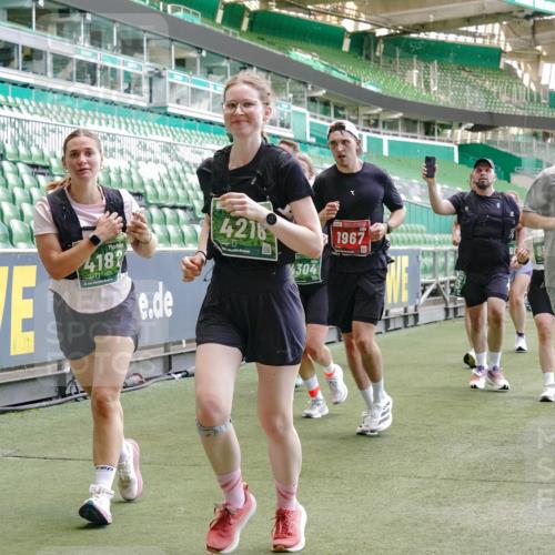 13.09.2026 - 21. swb-Marathon Bremen Michael Burmester http://msf.ph/oto/10461424 13.09.2026 13:12:21 Laufen im Stadion 118, 183, 265, 349, 514, 695, 702, 703, 843, 933, 984, 1113, 1226, 1286, 1334, 1435, 1641, 1849, 1851, 1936, 1952, 2005, 2248, 2264, 2281, 2299, 2330, 2336, 2353, 2375, 2377, 2398, 2426, 2443, 2461, 2478, 2505, 2531, 2589, 2659, 2669, 2673, 2684, 2765, 2792, 2804, 2815, 2822, 2836, 2850, 2860, 2884, 2895, 2907, 2963, 2966, 2975, 2976, 3027, 3079, 3082, 3143, 3155, 3159, 3253, 3293, 3308, 3328, 3349, 3352, 3409, 3434, 3549, 551 meine-sportfotos.de