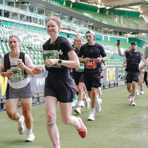 13.09.2026 - 21. swb-Marathon Bremen Michael Burmester http://msf.ph/oto/10461477 13.09.2026 13:12:21 Laufen im Stadion 118, 183, 265, 349, 514, 695, 702, 703, 843, 933, 984, 1113, 1226, 1286, 1334, 1435, 1641, 1849, 1851, 1936, 1952, 2005, 2248, 2264, 2281, 2299, 2330, 2336, 2353, 2375, 2377, 2398, 2426, 2443, 2461, 2478, 2505, 2531, 2589, 2659, 2669, 2673, 2684, 2765, 2792, 2804, 2815, 2822, 2836, 2850, 2860, 2884, 2895, 2907, 2963, 2966, 2975, 2976, 3027, 3079, 3082, 3143, 3155, 3159, 3253, 3293, 3308, 3328, 3349, 3352, 3409, 3434, 3549, 551 meine-sportfotos.de
