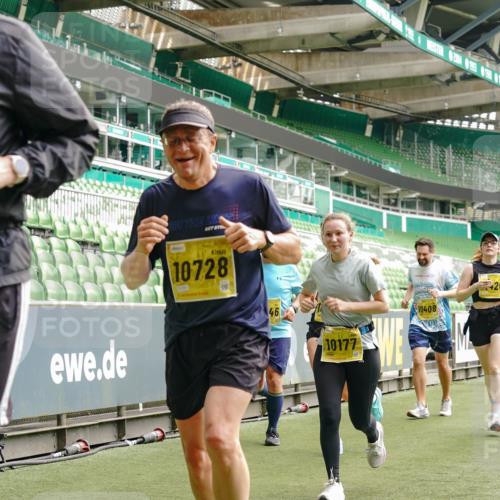 13.09.2026 - 21. swb-Marathon Bremen Michael Burmester http://msf.ph/oto/10461578 13.09.2026 10:34:30 Laufen im Stadion 10018, 10078, 10093, 10144, 10147, 10157, 10166, 10177, 10184, 10185, 10211, 10236, 10240, 10254, 10297, 10355, 10356, 10367, 10368, 10369, 10374, 10394, 10408, 10415, 10423, 10427, 10428, 10460, 10485, 10494, 10528, 10530, 10559, 10578, 10604, 10639, 10668, 10669, 10673, 10677, 10687, 10691, 10699, 10700, 10715, 10745, 10749, 10750, 10772, 10787, 10788, 10794, 10809, 10828, 10857, 10914, 10928, 11126, 11162, 11343, 11803, 11965, 10146, 10222 meine-sportfotos.de
