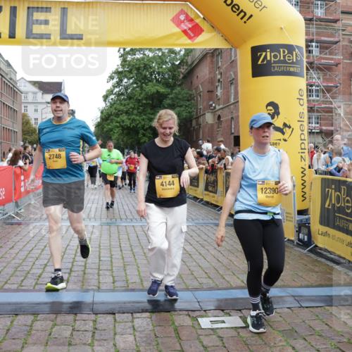 13.09.2026 - Kiel Lauf Yannick Fuchs http://msf.ph/oto/10461729 13.09.2026 09:53:50 Ziel 200, 2657, 2691, 2748, 2953, 4144, 4539, 4762, 4803, 5695, 7194, 8041, 8044, 8473, 9057, 9446, 9516, 10535, 11872, 12390, 92, 761, 802, 852, 1417, 1499, 1718, 2058, 2886, 2948, 2978, 4626, 4920, 5779, 5789, 5988, 6180, 6254, 7143, 7185, 7429, 7541, 7552, 8260, 8353, 8502, 9568, 10495, 10929, 11059, 11073, 12284, 12493, 2815, 3148, 3702, 3703, 4277, 4988, 5670, 7458, 11100, 2058, 7140, 7495, 10275, 11312 meine-sportfotos.de