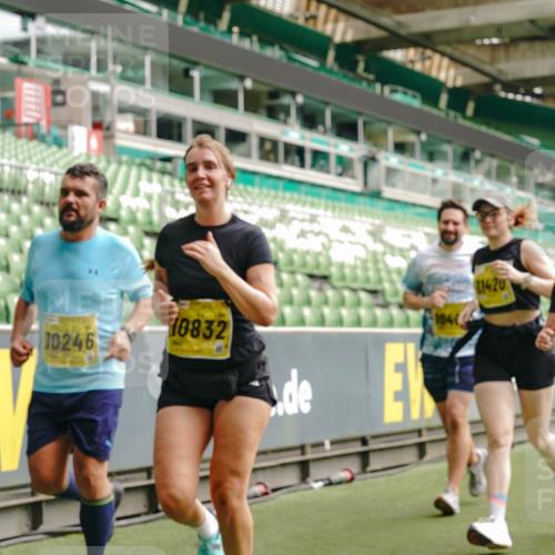 13.09.2026 - 21. swb-Marathon Bremen Michael Burmester http://msf.ph/oto/10461749 13.09.2026 10:34:32 Laufen im Stadion 10018, 10078, 10093, 10144, 10147, 10157, 10177, 10184, 10185, 10211, 10236, 10240, 10254, 10297, 10355, 10356, 10367, 10368, 10369, 10374, 10408, 10415, 10423, 10427, 10428, 10460, 10485, 10528, 10530, 10559, 10578, 10604, 10639, 10668, 10669, 10673, 10677, 10687, 10691, 10699, 10700, 10715, 10745, 10749, 10750, 10772, 10787, 10788, 10809, 10828, 10857, 10914, 10928, 11126, 11162, 11343, 11803, 11965, 10146, 10222 meine-sportfotos.de