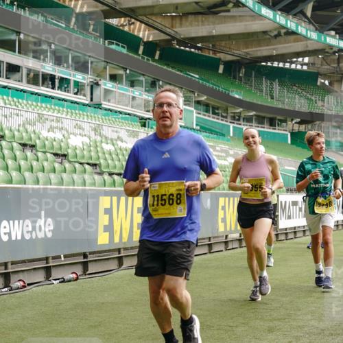 13.09.2026 - 21. swb-Marathon Bremen Michael Burmester http://msf.ph/oto/10461901 13.09.2026 10:34:33 Laufen im Stadion 10018, 10078, 10093, 10144, 10147, 10157, 10177, 10184, 10185, 10211, 10236, 10240, 10254, 10297, 10355, 10356, 10367, 10368, 10369, 10374, 10377, 10408, 10415, 10423, 10427, 10428, 10460, 10485, 10528, 10530, 10559, 10578, 10604, 10639, 10668, 10669, 10673, 10677, 10687, 10691, 10699, 10700, 10715, 10745, 10749, 10750, 10772, 10787, 10788, 10809, 10828, 10857, 10914, 10928, 11126, 11162, 11343, 11803, 11965, 10146, 10222 meine-sportfotos.de