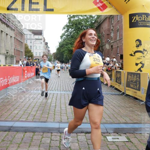 13.09.2026 - Kiel Lauf Yannick Fuchs http://msf.ph/oto/10462014 13.09.2026 09:54:11 Ziel 2815, 3148, 3283, 3702, 3703, 4263, 4277, 5670, 7127, 7458, 8325, 9587, 10261, 10434, 92, 200, 852, 2657, 2691, 2748, 2953, 4144, 4539, 4626, 4762, 4803, 4988, 5670, 5695, 6254, 7194, 8041, 8044, 8473, 8502, 9057, 9446, 9516, 10535, 11100, 11872, 12390, 1414, 1441, 2368, 2485, 2865, 5937, 6327, 6825, 6986, 7090, 8830, 10424, 12750, 12753, 92, 761, 802, 852, 2886, 2948, 2978, 4626, 5789, 5988, 6254, 7185, 7429, 8502, 10929 meine-sportfotos.de