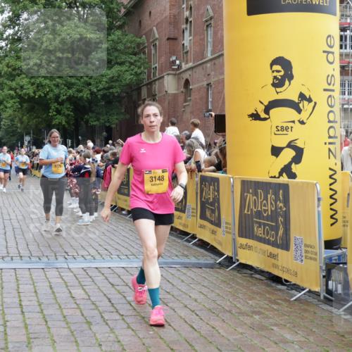 13.09.2026 - Kiel Lauf Yannick Fuchs http://msf.ph/oto/10462048 13.09.2026 09:54:13 Ziel 2815, 2865, 3148, 3283, 3702, 3703, 4263, 4277, 6327, 6986, 7127, 7458, 8325, 9587, 10261, 10424, 10434, 92, 200, 852, 2657, 2691, 2748, 2953, 4144, 4539, 4626, 4762, 4803, 4988, 5670, 5695, 6254, 7194, 8041, 8044, 8473, 8502, 9057, 9446, 9516, 10535, 11100, 11872, 12390, 1414, 1441, 2368, 2485, 5030, 5937, 6825, 7090, 8830, 12750, 12751, 12753, 92, 761, 852, 2948, 2978, 4626, 5988, 6254, 7185, 7429, 8502, 10929 meine-sportfotos.de