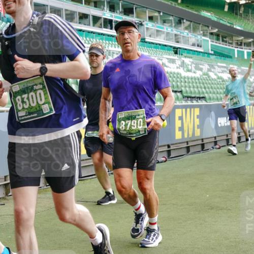 13.09.2026 - 21. swb-Marathon Bremen Michael Burmester http://msf.ph/oto/10462172 13.09.2026 13:12:29 Laufen im Stadion 118, 183, 265, 278, 349, 514, 576, 695, 702, 703, 843, 933, 950, 1005, 1113, 1143, 1226, 1286, 1334, 1435, 1641, 1849, 1851, 1936, 1952, 1991, 2005, 2248, 2264, 2281, 2299, 2330, 2336, 2353, 2375, 2377, 2398, 2426, 2439, 2461, 2478, 2505, 2612, 2659, 2665, 2669, 2673, 2684, 2765, 2773, 2792, 2804, 2815, 2822, 2836, 2850, 2860, 2884, 2895, 2907, 2921, 2963, 2966, 2975, 2976, 3027, 3079, 3082, 3143, 3155, 3159, 3253, 3293, 3308, 3313, 3328, 3349, 3352, 3434, 3549, 551 meine-sportfotos.de