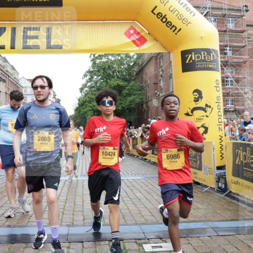 13.09.2026 - Kiel Lauf Yannick Fuchs http://msf.ph/oto/10462267 13.09.2026 09:54:23 Ziel 1441, 2368, 2485, 2865, 3283, 4263, 6327, 6825, 6986, 7090, 7127, 10261, 10424, 10434, 12753, 200, 2815, 2953, 3148, 3702, 3703, 4277, 4539, 4762, 4803, 4988, 5670, 5695, 7194, 7458, 8041, 8044, 8325, 8473, 9057, 9446, 9516, 9587, 10535, 11100, 11872, 1414, 3489, 5030, 5503, 5504, 5937, 6815, 8830, 12750, 12751, 2657, 2691, 2748, 4144, 4539, 4803, 9057, 11872, 12390 meine-sportfotos.de