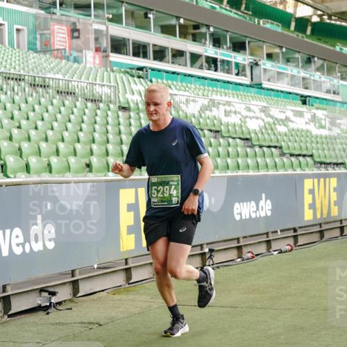 13.09.2026 - 21. swb-Marathon Bremen Michael Burmester http://msf.ph/oto/10462270 13.09.2026 12:55:29 Laufen im Stadion 161, 189, 201, 205, 307, 385, 388, 411, 461, 465, 481, 495, 655, 666, 854, 913, 926, 1053, 1058, 1197, 1390, 1537, 1599, 1631, 1645, 1658, 1750, 2122, 2125, 2234, 2251, 2260, 2319, 2383, 2390, 2474, 2535, 2604, 2733, 2801, 2824, 2870, 2913, 2922, 2948, 2962, 3012, 3054, 3057, 3119, 3134, 3175, 3192, 3202, 3206, 3241, 3246, 3290, 3346, 3348, 3356, 3357, 3411, 3508, 3706, 3716, 3836, 4135, 4137, 4171, 4413, 4455, 4479, 4733, 5277, 5430, 5530, 6106, 2498, 3085 meine-sportfotos.de