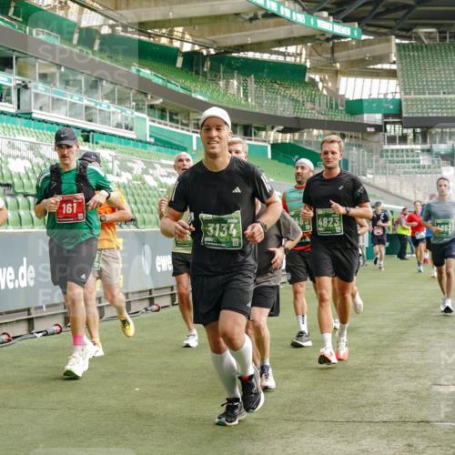 13.09.2026 - 21. swb-Marathon Bremen Michael Burmester http://msf.ph/oto/10462343 13.09.2026 12:55:32 Laufen im Stadion 161, 189, 201, 205, 307, 385, 388, 411, 461, 465, 481, 495, 655, 666, 854, 913, 926, 1053, 1058, 1197, 1390, 1537, 1599, 1631, 1645, 1658, 1750, 2122, 2125, 2234, 2251, 2260, 2319, 2383, 2390, 2474, 2535, 2604, 2733, 2801, 2824, 2870, 2922, 2948, 2962, 3012, 3054, 3057, 3119, 3134, 3175, 3192, 3202, 3206, 3241, 3246, 3290, 3346, 3348, 3356, 3357, 3411, 3508, 3706, 3716, 3836, 4135, 4137, 4171, 4413, 4455, 4479, 4733, 5277, 5430, 5530, 6106, 2498, 3085 meine-sportfotos.de