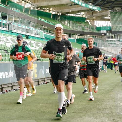 13.09.2026 - 21. swb-Marathon Bremen Michael Burmester http://msf.ph/oto/10462360 13.09.2026 12:55:32 Laufen im Stadion 161, 189, 201, 205, 307, 385, 388, 411, 461, 465, 481, 495, 655, 666, 854, 913, 926, 1053, 1058, 1197, 1390, 1537, 1599, 1631, 1645, 1658, 1750, 2122, 2125, 2234, 2251, 2260, 2319, 2383, 2390, 2474, 2535, 2604, 2733, 2801, 2824, 2870, 2922, 2948, 2962, 3012, 3054, 3057, 3119, 3134, 3175, 3192, 3202, 3206, 3241, 3246, 3290, 3346, 3348, 3356, 3357, 3411, 3508, 3706, 3716, 3836, 4135, 4137, 4171, 4413, 4455, 4479, 4733, 5277, 5430, 5530, 6106, 2498, 3085 meine-sportfotos.de