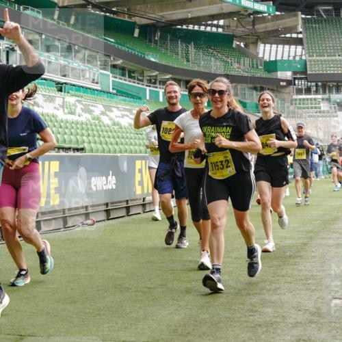 13.09.2026 - 21. swb-Marathon Bremen Michael Burmester http://msf.ph/oto/10462393 13.09.2026 10:34:40 Laufen im Stadion 10018, 10093, 10144, 10147, 10157, 10173, 10175, 10177, 10184, 10185, 10211, 10236, 10240, 10245, 10254, 10297, 10355, 10356, 10367, 10368, 10369, 10377, 10408, 10415, 10423, 10427, 10428, 10460, 10485, 10492, 10528, 10530, 10559, 10578, 10604, 10639, 10668, 10669, 10673, 10677, 10687, 10691, 10699, 10700, 10715, 10749, 10750, 10772, 10787, 10788, 10809, 10828, 10857, 10914, 10928, 11126, 11162, 11343, 11803, 11965, 10146, 10222 meine-sportfotos.de