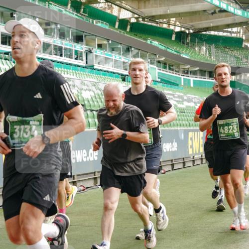 13.09.2026 - 21. swb-Marathon Bremen Michael Burmester http://msf.ph/oto/10462406 13.09.2026 12:55:33 Laufen im Stadion 161, 189, 201, 205, 307, 385, 388, 411, 461, 465, 481, 495, 655, 666, 854, 913, 926, 1053, 1058, 1197, 1390, 1537, 1599, 1631, 1645, 1658, 1750, 2122, 2125, 2234, 2251, 2260, 2319, 2383, 2390, 2474, 2535, 2604, 2733, 2801, 2824, 2870, 2922, 2948, 2962, 3012, 3054, 3057, 3119, 3134, 3175, 3192, 3202, 3206, 3241, 3246, 3290, 3346, 3348, 3356, 3357, 3411, 3508, 3706, 3716, 3836, 4135, 4137, 4171, 4413, 4455, 4479, 4733, 5277, 5430, 5530, 6106, 2498, 3085 meine-sportfotos.de