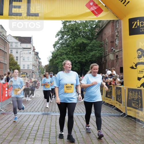 13.09.2026 - Kiel Lauf Yannick Fuchs http://msf.ph/oto/10462432 13.09.2026 09:54:31 Ziel 1414, 1441, 2368, 2485, 5030, 5937, 6815, 6825, 7090, 8830, 12750, 12751, 2815, 2865, 3148, 3283, 3702, 3703, 4263, 4277, 4988, 5670, 6327, 6986, 7127, 7458, 8325, 9587, 10261, 10424, 10434, 11100, 12753, 449, 2979, 3489, 3846, 4911, 4948, 5503, 5504, 6955, 7661, 7813, 7819, 8327, 9509, 9932, 200, 2953, 4539, 4762, 4803, 4988, 5695, 7194, 8041, 8044, 8473, 9057, 9446, 9516, 10535, 11100 meine-sportfotos.de
