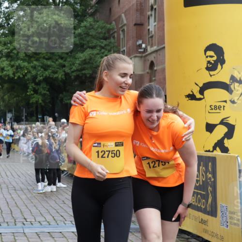 13.09.2026 - Kiel Lauf Yannick Fuchs http://msf.ph/oto/10462502 13.09.2026 09:54:38 Ziel 1414, 3489, 5030, 5503, 5504, 5937, 6815, 8830, 12750, 12751, 1441, 2368, 2485, 2815, 2865, 3148, 3283, 3702, 3703, 4263, 4277, 6327, 6825, 6986, 7090, 7127, 7458, 8325, 9587, 10261, 10424, 10434, 12753, 449, 1436, 2979, 3846, 4107, 4911, 4948, 5307, 6054, 6158, 6955, 7661, 7813, 7819, 7969, 8327, 9509, 9790, 9932, 3702, 3703, 4277, 4988, 5670, 7458, 11100 meine-sportfotos.de