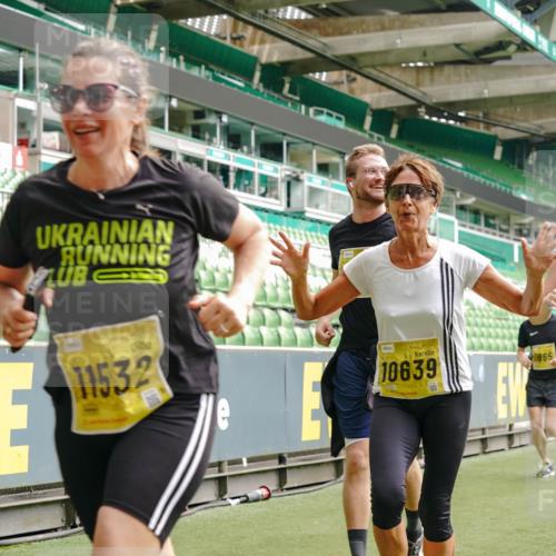 13.09.2026 - 21. swb-Marathon Bremen Michael Burmester http://msf.ph/oto/10462563 13.09.2026 10:34:42 Laufen im Stadion 10018, 10093, 10144, 10147, 10157, 10173, 10175, 10177, 10184, 10185, 10236, 10240, 10245, 10254, 10297, 10355, 10356, 10367, 10368, 10369, 10377, 10408, 10415, 10423, 10427, 10428, 10460, 10485, 10492, 10528, 10530, 10559, 10578, 10604, 10639, 10668, 10669, 10673, 10677, 10687, 10691, 10699, 10700, 10715, 10749, 10750, 10772, 10787, 10788, 10809, 10828, 10857, 10914, 10928, 11126, 11162, 11343, 11803, 11965, 10146, 10222 meine-sportfotos.de