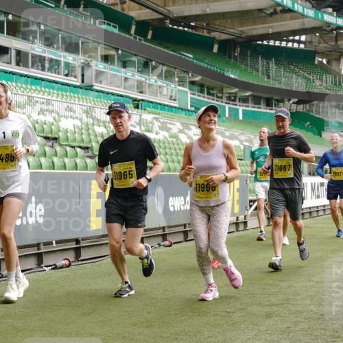 13.09.2026 - 21. swb-Marathon Bremen Michael Burmester http://msf.ph/oto/10462736 13.09.2026 10:34:44 Laufen im Stadion 10018, 10093, 10144, 10147, 10157, 10173, 10175, 10177, 10185, 10236, 10240, 10245, 10254, 10297, 10309, 10355, 10356, 10367, 10368, 10369, 10377, 10408, 10415, 10423, 10427, 10428, 10460, 10485, 10492, 10528, 10530, 10559, 10578, 10604, 10639, 10668, 10669, 10673, 10677, 10687, 10691, 10699, 10700, 10715, 10749, 10750, 10772, 10787, 10788, 10809, 10828, 10857, 10914, 10928, 11126, 11162, 11343, 11803, 11965, 10146, 10222 meine-sportfotos.de