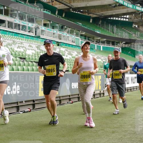 13.09.2026 - 21. swb-Marathon Bremen Michael Burmester http://msf.ph/oto/10462757 13.09.2026 10:34:44 Laufen im Stadion 10018, 10093, 10144, 10147, 10157, 10173, 10175, 10177, 10185, 10236, 10240, 10245, 10254, 10297, 10309, 10355, 10356, 10367, 10368, 10369, 10377, 10408, 10415, 10423, 10427, 10428, 10460, 10485, 10492, 10528, 10530, 10559, 10578, 10604, 10639, 10668, 10669, 10673, 10677, 10687, 10691, 10699, 10700, 10715, 10749, 10750, 10772, 10787, 10788, 10809, 10828, 10857, 10914, 10928, 11126, 11162, 11343, 11803, 11965, 10146, 10222 meine-sportfotos.de