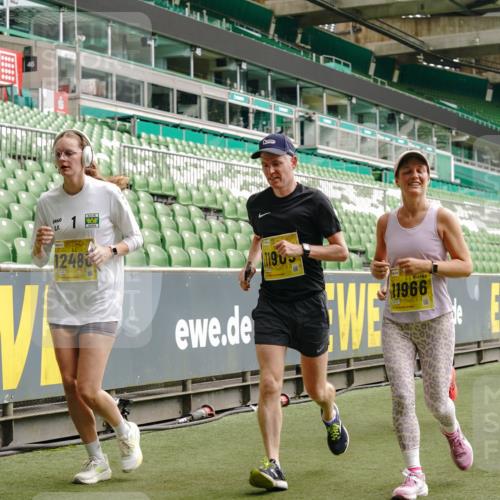 13.09.2026 - 21. swb-Marathon Bremen Michael Burmester http://msf.ph/oto/10462780 13.09.2026 10:34:44 Laufen im Stadion 10018, 10093, 10144, 10147, 10157, 10173, 10175, 10177, 10185, 10236, 10240, 10245, 10254, 10297, 10309, 10355, 10356, 10367, 10368, 10369, 10377, 10408, 10415, 10423, 10427, 10428, 10460, 10485, 10492, 10528, 10530, 10559, 10578, 10604, 10639, 10668, 10669, 10673, 10677, 10687, 10691, 10699, 10700, 10715, 10749, 10750, 10772, 10787, 10788, 10809, 10828, 10857, 10914, 10928, 11126, 11162, 11343, 11803, 11965, 10146, 10222 meine-sportfotos.de