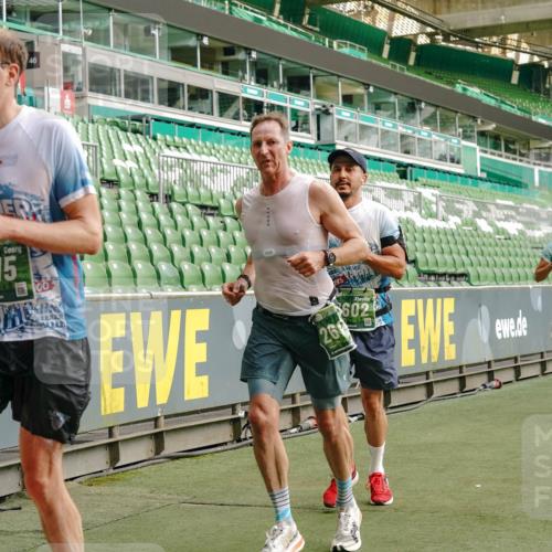 13.09.2026 - 21. swb-Marathon Bremen Michael Burmester http://msf.ph/oto/10462871 13.09.2026 12:55:44 Laufen im Stadion 161, 201, 205, 307, 388, 411, 461, 465, 495, 655, 854, 876, 913, 926, 948, 1053, 1058, 1197, 1390, 1537, 1599, 1645, 1750, 1972, 2001, 2040, 2122, 2125, 2234, 2251, 2260, 2319, 2383, 2390, 2474, 2535, 2604, 2733, 2801, 2812, 2870, 2922, 2948, 3012, 3057, 3119, 3134, 3175, 3192, 3202, 3206, 3241, 3246, 3290, 3346, 3348, 3356, 3357, 3411, 3508, 3706, 3716, 3836, 4135, 4137, 4171, 4413, 4455, 4479, 4733, 5277, 5430, 5530, 6106, 2498, 3085 meine-sportfotos.de