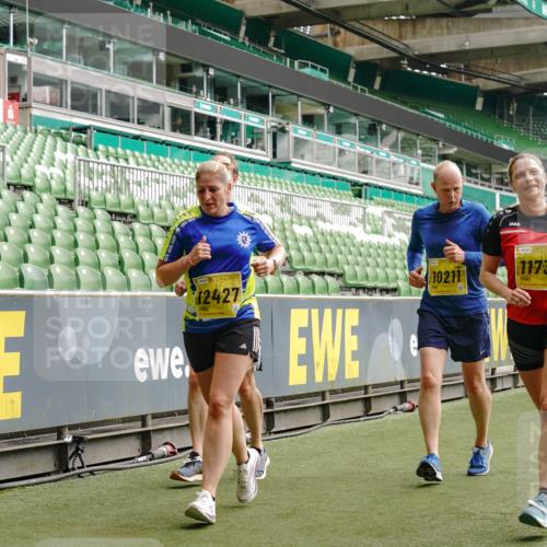 13.09.2026 - 21. swb-Marathon Bremen Michael Burmester http://msf.ph/oto/10462932 13.09.2026 10:34:47 Laufen im Stadion 10018, 10093, 10144, 10147, 10157, 10173, 10175, 10177, 10181, 10185, 10236, 10240, 10245, 10254, 10297, 10309, 10355, 10356, 10367, 10368, 10369, 10377, 10415, 10423, 10427, 10428, 10460, 10485, 10492, 10528, 10559, 10578, 10604, 10636, 10639, 10668, 10669, 10673, 10677, 10687, 10691, 10699, 10700, 10715, 10772, 10787, 10788, 10809, 10828, 10857, 10914, 10928, 11126, 11162, 11343, 11803, 11965, 10146, 10222 meine-sportfotos.de