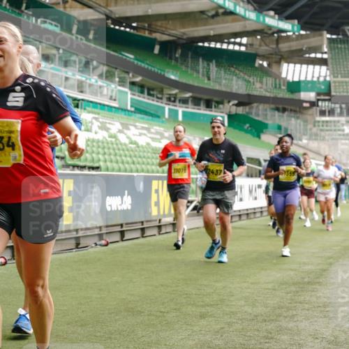 13.09.2026 - 21. swb-Marathon Bremen Michael Burmester http://msf.ph/oto/10462998 13.09.2026 10:34:48 Laufen im Stadion 10018, 10093, 10144, 10147, 10157, 10173, 10175, 10177, 10181, 10185, 10236, 10240, 10245, 10254, 10297, 10309, 10355, 10356, 10367, 10368, 10369, 10377, 10415, 10423, 10427, 10428, 10460, 10485, 10492, 10528, 10559, 10578, 10604, 10636, 10639, 10668, 10669, 10673, 10677, 10687, 10691, 10699, 10700, 10715, 10772, 10787, 10788, 10809, 10828, 10857, 10914, 10928, 11126, 11162, 11343, 11803, 11965, 10146, 10222 meine-sportfotos.de