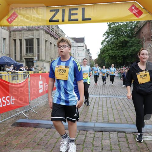 13.09.2026 - Kiel Lauf Yannick Fuchs http://msf.ph/oto/10463056 13.09.2026 09:55:08 Ziel 1412, 4640, 6102, 9588, 10609, 10635, 10743, 11564, 12514, 449, 1436, 2979, 3489, 3846, 4107, 4911, 4948, 5307, 5503, 5504, 6054, 6158, 6815, 6955, 7661, 7813, 7819, 7969, 8327, 9509, 9790, 9932, 1354, 1495, 2061, 2079, 2186, 5883, 7322, 9117, 11421, 1414, 5030, 5937, 6815, 6825, 7090, 8830, 12750, 12751 meine-sportfotos.de