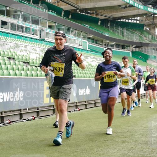 13.09.2026 - 21. swb-Marathon Bremen Michael Burmester http://msf.ph/oto/10463113 13.09.2026 10:34:50 Laufen im Stadion 10018, 10093, 10144, 10147, 10157, 10173, 10175, 10177, 10181, 10185, 10236, 10240, 10245, 10254, 10297, 10309, 10355, 10356, 10367, 10368, 10369, 10377, 10415, 10423, 10427, 10428, 10460, 10485, 10492, 10528, 10559, 10578, 10604, 10636, 10639, 10668, 10669, 10673, 10677, 10687, 10691, 10699, 10700, 10715, 10772, 10787, 10788, 10809, 10828, 10857, 10914, 10928, 11126, 11162, 11343, 11803, 11965, 10146, 10222 meine-sportfotos.de