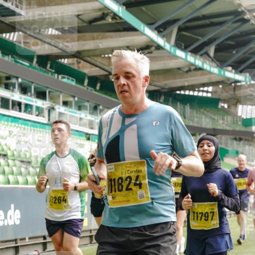 13.09.2026 - 21. swb-Marathon Bremen Michael Burmester http://msf.ph/oto/10463269 13.09.2026 10:34:53 Laufen im Stadion 10018, 10093, 10144, 10147, 10157, 10173, 10175, 10177, 10181, 10185, 10236, 10240, 10245, 10254, 10297, 10309, 10355, 10356, 10367, 10368, 10369, 10377, 10415, 10423, 10427, 10428, 10460, 10485, 10492, 10528, 10559, 10578, 10604, 10636, 10639, 10668, 10669, 10677, 10687, 10691, 10699, 10700, 10715, 10772, 10787, 10788, 10809, 10828, 10857, 10914, 10928, 11126, 11162, 11343, 11803, 11965, 10146, 10222 meine-sportfotos.de