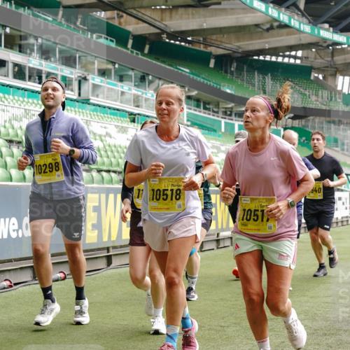 13.09.2026 - 21. swb-Marathon Bremen Michael Burmester http://msf.ph/oto/10463443 13.09.2026 10:34:54 Laufen im Stadion 10018, 10093, 10144, 10147, 10157, 10173, 10175, 10177, 10181, 10185, 10236, 10240, 10245, 10254, 10297, 10309, 10355, 10356, 10367, 10368, 10369, 10377, 10415, 10423, 10427, 10428, 10460, 10485, 10492, 10528, 10559, 10578, 10604, 10636, 10639, 10668, 10669, 10677, 10687, 10691, 10699, 10700, 10715, 10772, 10787, 10788, 10809, 10828, 10857, 10914, 10928, 11126, 11162, 11343, 11803, 11965, 10146, 10222 meine-sportfotos.de