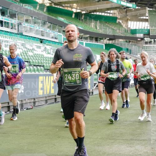 13.09.2026 - 21. swb-Marathon Bremen Michael Burmester http://msf.ph/oto/10463452 13.09.2026 13:12:46 Laufen im Stadion 118, 183, 270, 278, 349, 514, 576, 600, 695, 702, 703, 843, 933, 950, 1005, 1113, 1143, 1226, 1286, 1334, 1426, 1435, 1641, 1849, 1851, 1936, 1952, 1991, 2005, 2248, 2264, 2281, 2336, 2353, 2375, 2377, 2398, 2426, 2439, 2461, 2478, 2505, 2612, 2659, 2665, 2673, 2684, 2765, 2773, 2792, 2804, 2815, 2816, 2822, 2850, 2860, 2884, 2895, 2907, 2921, 2963, 2966, 2972, 2975, 2976, 3016, 3027, 3079, 3082, 3143, 3155, 3253, 3277, 3293, 3308, 3313, 3328, 3349, 3434 meine-sportfotos.de