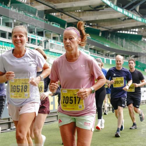 13.09.2026 - 21. swb-Marathon Bremen Michael Burmester http://msf.ph/oto/10463512 13.09.2026 10:34:55 Laufen im Stadion 10018, 10093, 10144, 10147, 10157, 10173, 10175, 10177, 10181, 10182, 10185, 10236, 10240, 10245, 10254, 10297, 10309, 10355, 10356, 10367, 10368, 10369, 10377, 10415, 10423, 10427, 10428, 10460, 10485, 10492, 10528, 10559, 10578, 10604, 10617, 10636, 10639, 10668, 10669, 10677, 10687, 10691, 10699, 10700, 10715, 10772, 10787, 10788, 10809, 10828, 10857, 10914, 10928, 11126, 11162, 11343, 11803, 11965, 10146, 10222 meine-sportfotos.de