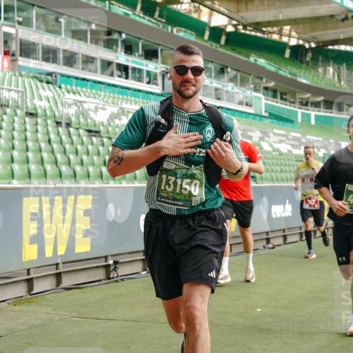 13.09.2026 - 21. swb-Marathon Bremen Michael Burmester http://msf.ph/oto/10463594 13.09.2026 12:55:57 Laufen im Stadion 201, 205, 307, 388, 411, 431, 465, 495, 655, 854, 876, 913, 926, 948, 1053, 1058, 1130, 1197, 1390, 1537, 1599, 1645, 1750, 1972, 2001, 2040, 2122, 2125, 2234, 2251, 2260, 2319, 2383, 2390, 2473, 2474, 2535, 2604, 2733, 2761, 2801, 2812, 2870, 2922, 2948, 3012, 3057, 3119, 3134, 3175, 3192, 3202, 3206, 3241, 3246, 3290, 3346, 3348, 3356, 3411, 3508, 3706, 3716, 3836, 4135, 4137, 4171, 4413, 4455, 4479, 4733, 5277, 5430, 5530, 6106, 2498, 3085 meine-sportfotos.de