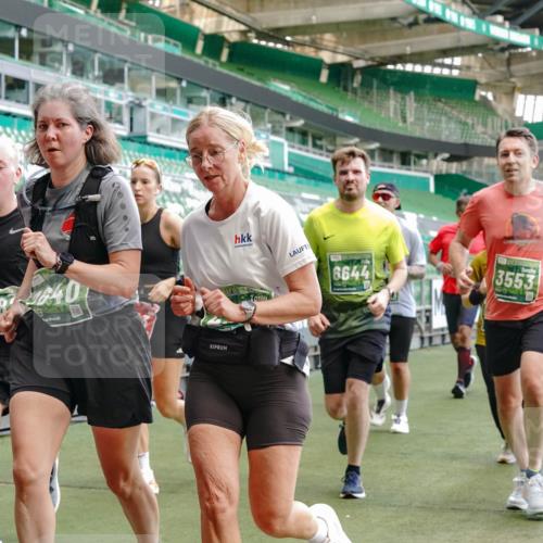 13.09.2026 - 21. swb-Marathon Bremen Michael Burmester http://msf.ph/oto/10463611 13.09.2026 13:12:48 Laufen im Stadion 118, 183, 270, 278, 349, 514, 576, 600, 695, 702, 703, 843, 933, 950, 1005, 1113, 1143, 1226, 1286, 1334, 1426, 1435, 1596, 1641, 1849, 1851, 1936, 1952, 1991, 2005, 2248, 2264, 2281, 2336, 2353, 2375, 2377, 2398, 2426, 2439, 2461, 2478, 2505, 2612, 2659, 2665, 2673, 2684, 2765, 2773, 2792, 2804, 2815, 2816, 2822, 2850, 2860, 2884, 2895, 2907, 2921, 2963, 2966, 2972, 2975, 2976, 3016, 3027, 3079, 3082, 3143, 3155, 3253, 3277, 3293, 3308, 3313, 3328, 3349, 3434 meine-sportfotos.de
