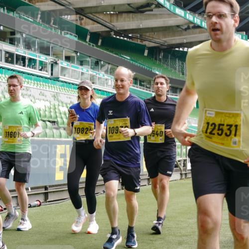 13.09.2026 - 21. swb-Marathon Bremen Michael Burmester http://msf.ph/oto/10463630 13.09.2026 10:34:56 Laufen im Stadion 10018, 10093, 10144, 10147, 10157, 10173, 10175, 10177, 10181, 10182, 10185, 10236, 10240, 10245, 10254, 10297, 10309, 10355, 10356, 10367, 10368, 10369, 10377, 10415, 10423, 10427, 10428, 10460, 10477, 10485, 10492, 10528, 10559, 10578, 10604, 10617, 10636, 10639, 10668, 10669, 10677, 10687, 10691, 10699, 10700, 10715, 10772, 10787, 10788, 10809, 10828, 10857, 10914, 10928, 11126, 11162, 11343, 11803, 11965, 10146, 10222 meine-sportfotos.de