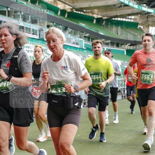 13.09.2026 - 21. swb-Marathon Bremen Michael Burmester http://msf.ph/oto/10463637 13.09.2026 13:12:48 Laufen im Stadion 118, 183, 270, 278, 349, 514, 576, 600, 695, 702, 703, 843, 933, 950, 1005, 1113, 1143, 1226, 1286, 1334, 1426, 1435, 1596, 1641, 1849, 1851, 1936, 1952, 1991, 2005, 2248, 2264, 2281, 2336, 2353, 2375, 2377, 2398, 2426, 2439, 2461, 2478, 2505, 2612, 2659, 2665, 2673, 2684, 2765, 2773, 2792, 2804, 2815, 2816, 2822, 2850, 2860, 2884, 2895, 2907, 2921, 2963, 2966, 2972, 2975, 2976, 3016, 3027, 3079, 3082, 3143, 3155, 3253, 3277, 3293, 3308, 3313, 3328, 3349, 3434 meine-sportfotos.de